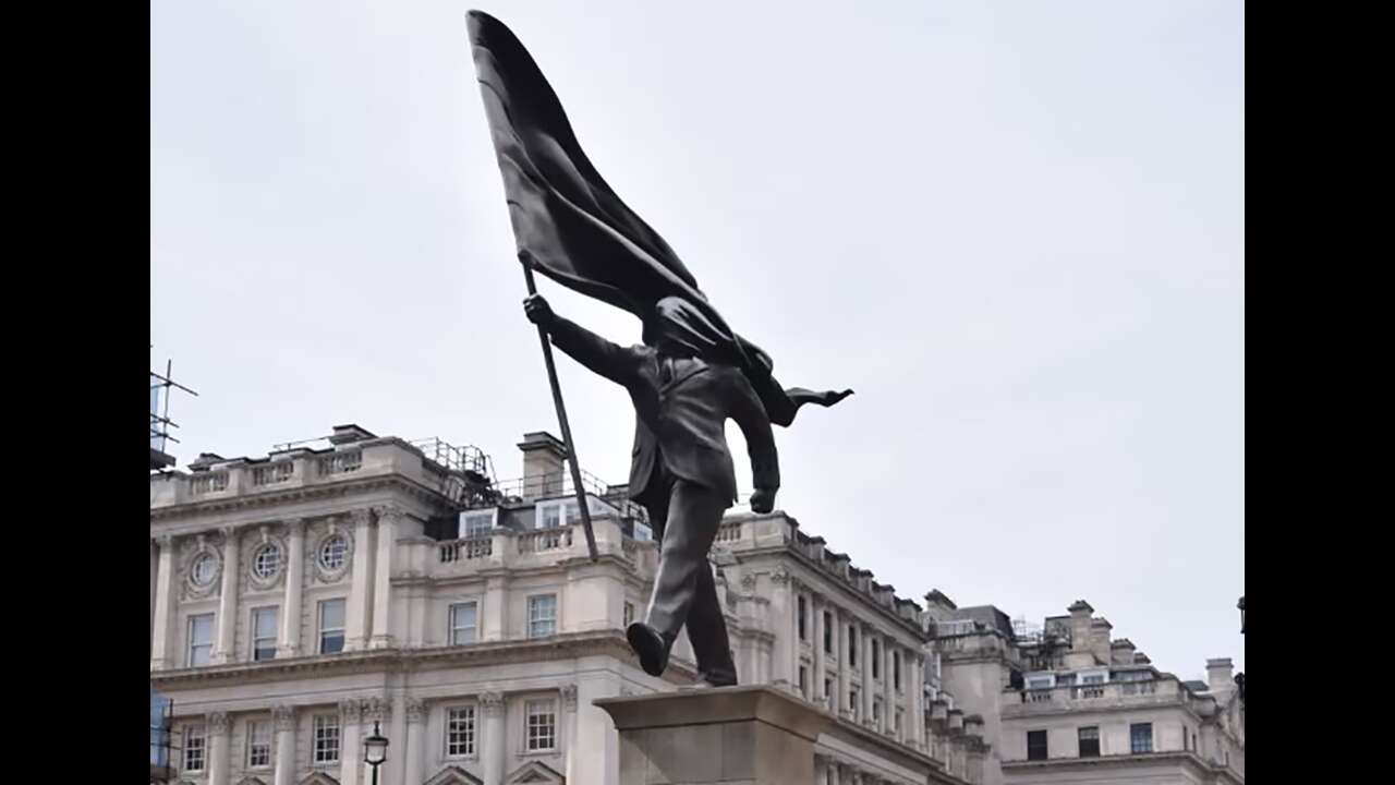 Banksy, Londra'daki gizemli heykelin kendi eseri olduğunu doğruladı