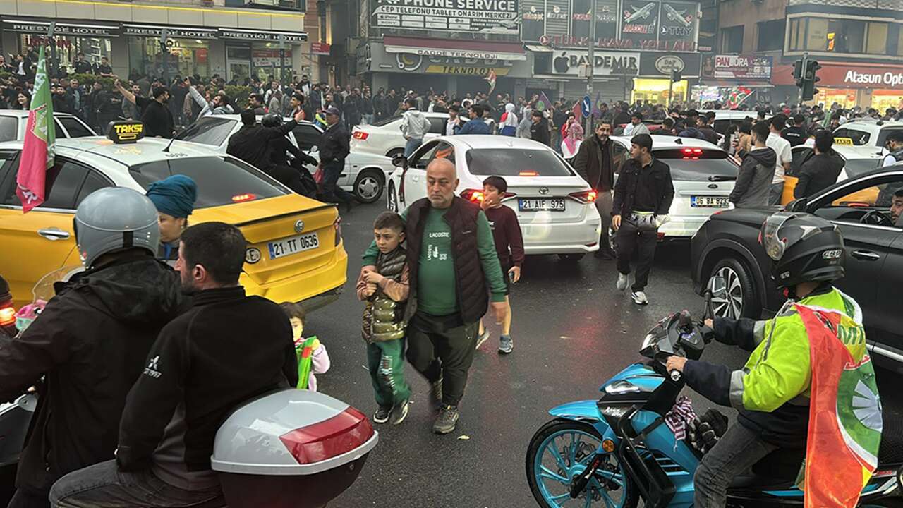 Amedspor Süper Lig'de: Diyarbakır'ın dört bir yanında coşkulu kutlama