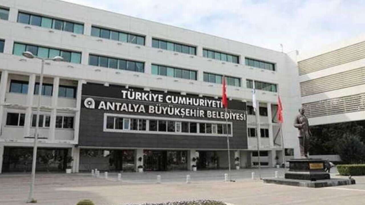 Antalya Büyükşehir Belediyesi'ne operasyonda 27 kişi adliyeye sevk edildi