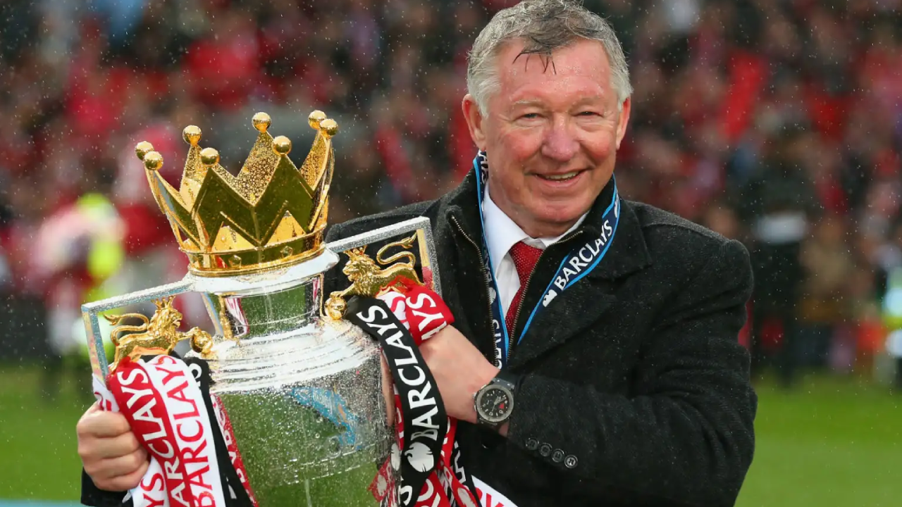 Old Trafford’da korkutan anlar: Sir Alex Ferguson hastaneye kaldırıldı!