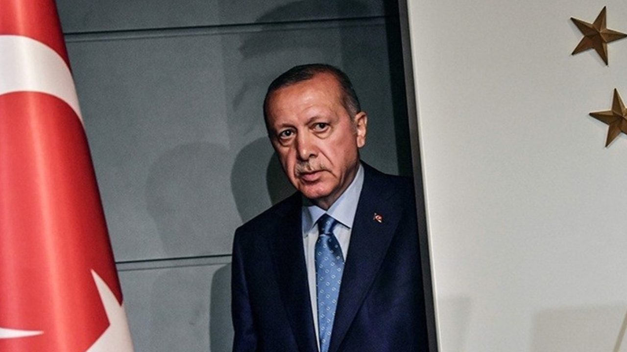 Son seçim anketinden Erdoğan'a kötü haber: Üç muhtemel rakibine karşı da geriye düştü!