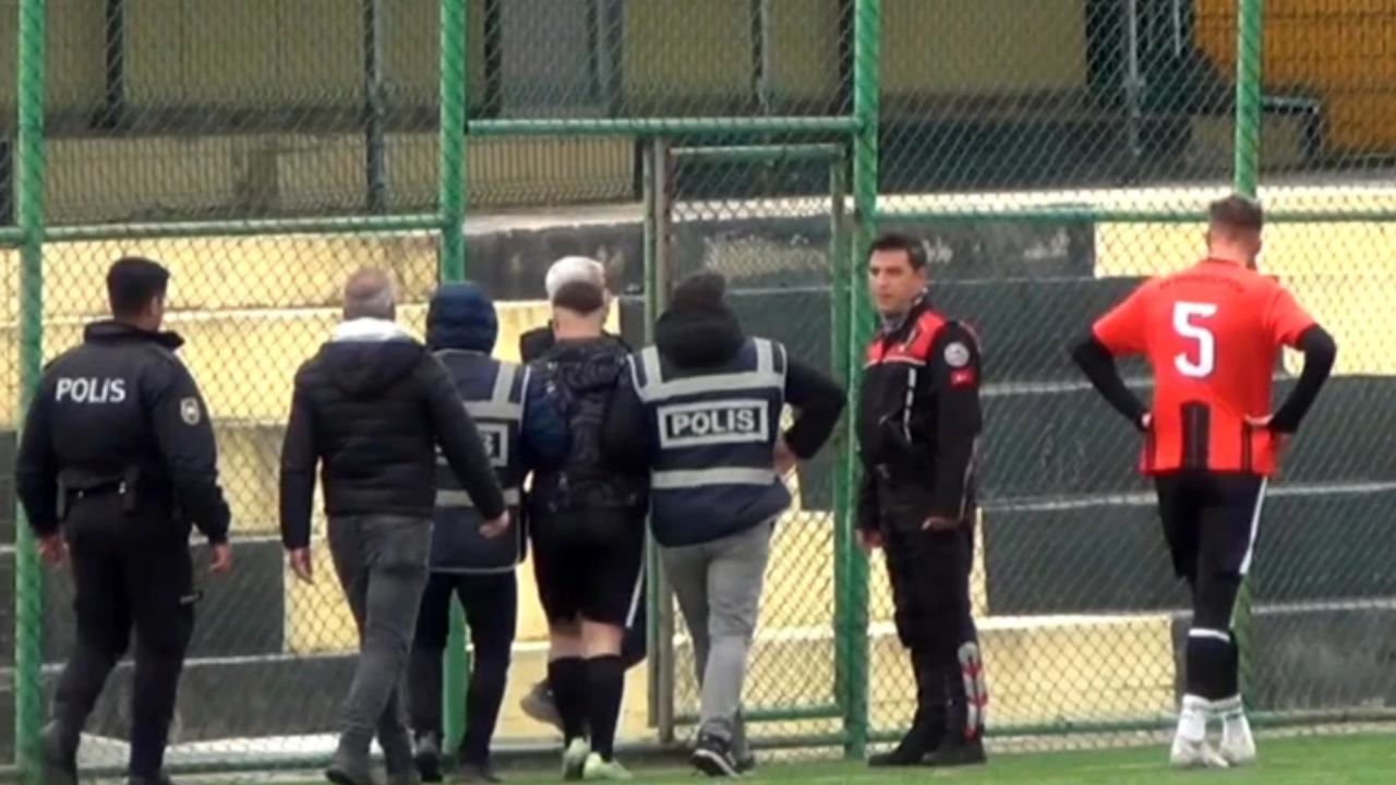 Edirne'de hakeme yumruklu saldırı: Maç tatil edildi, futbolcu gözaltına alındı!
