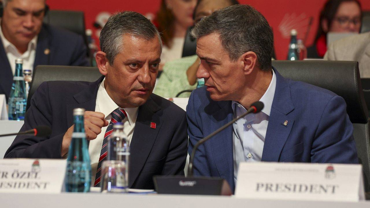 Özgür Özel'den 'Sanchez' tepkisi: 'Bu yalanı atan kendinden de mi utanmıyor?'
