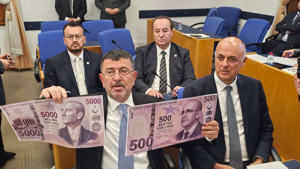 Veli Ağbaba'nın yeni banknotlarla eleştirisine, AK Parti'den sahte para tepkisi