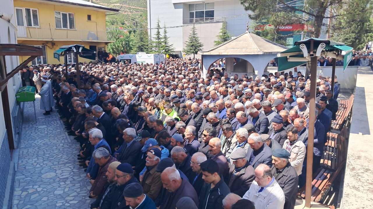 Cenazesi aylar sonra bulunan Bülent Gezer son yolculuğuna uğurlandı
