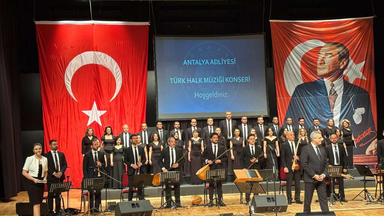 Antalya Adliye korosundan türkü gecesi