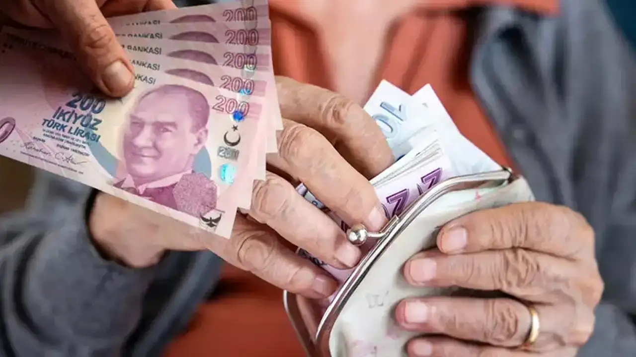 Milyonlarca emekli bunu bekliyor: Bayram ikramiyesi ne zaman yatacak?