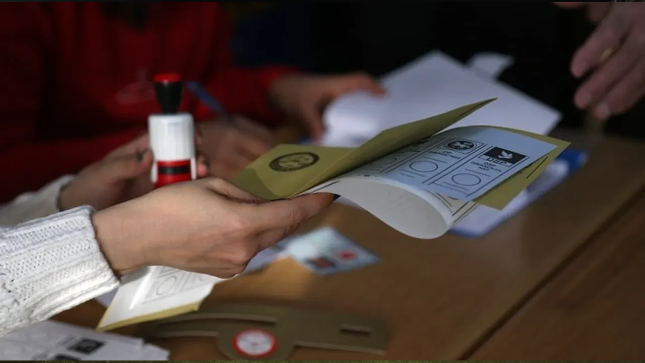Yüzde 20’lik "sessiz" kitle kararını veriyor: CHP ve AK Parti arasında sadece "0,3" fark!
