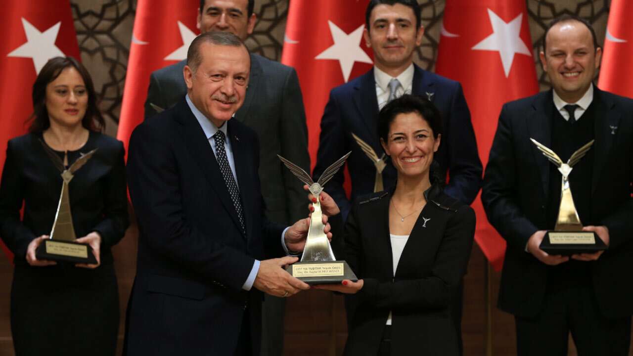 İBB yöneticisi bilim insanı Profesör Hancı’ya bilim ödülünü Erdoğan vermişti