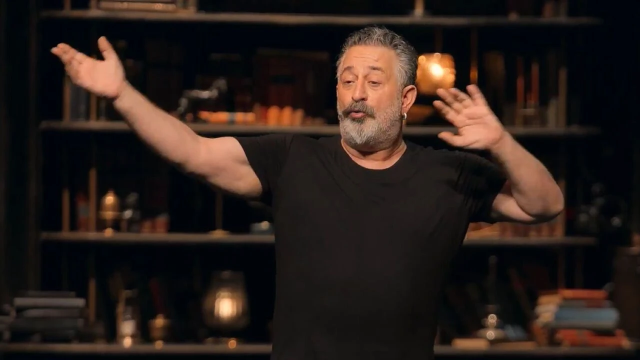 Cem Yılmaz’ın ‘ahşap’ sanatı dakikalar içinde tükendi!