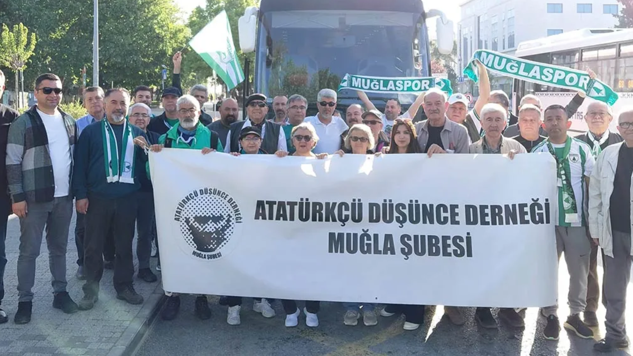Atatürk Stadı'na Atatürk pankartı sokulmadı