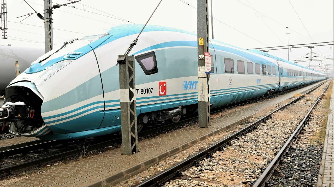 Hızlı tren kazası davasında bilirkişi raporu gelmedi, duruşma ertelendi