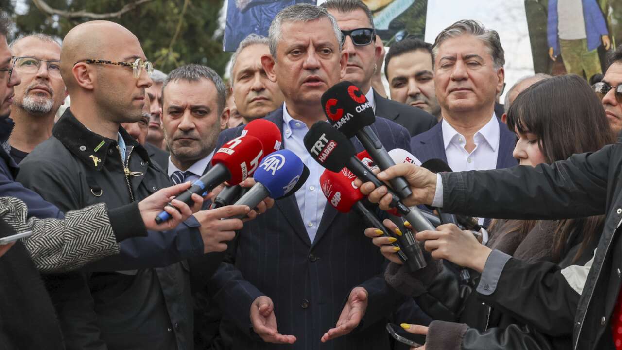 Özgür Özel, Ümit Erkol'u ziyaret etti: Bilirkişi raporunun dayanaksızlığı ortaya çıktı