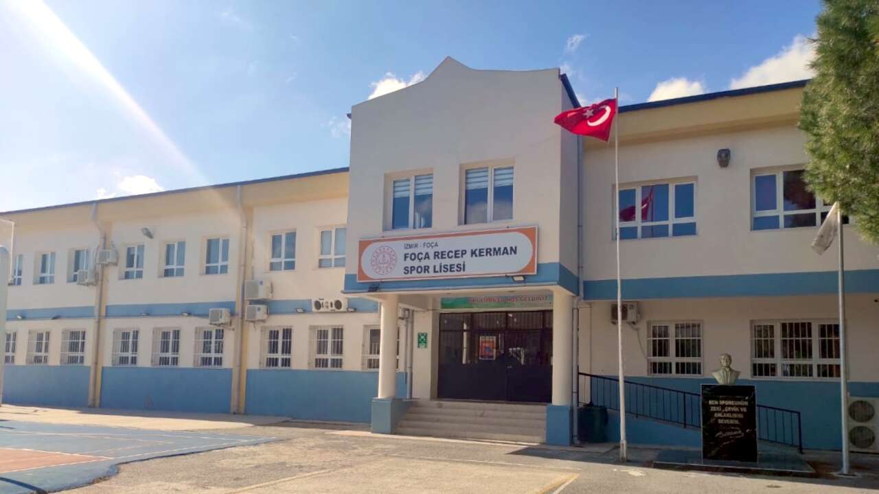 İzmir'de kapatılmak istenen lise meclis gündeminde: 'Sayısız başarıya imza atmıştı'