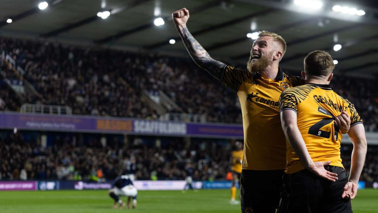 Hull City, Premier Lig yolunda: Finale yükseldiler