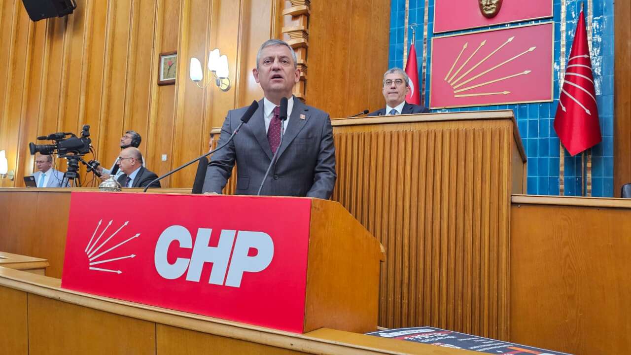 Özgür Özel, Meclis grup toplantısında konuşuyor