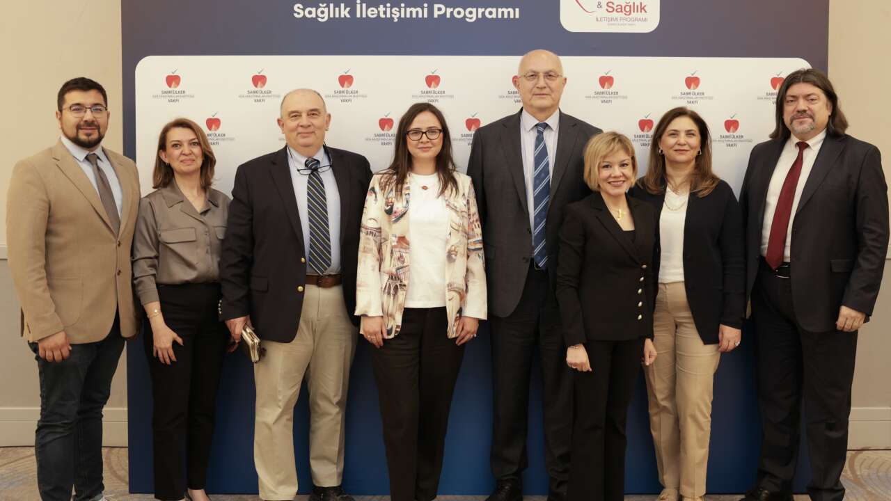 Sabri Ülker Vakfı: Sağlık okuryazarlığında hekim ve eczacılar kritik rol oynuyor