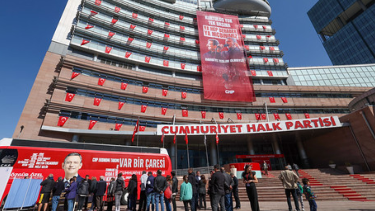 CHP’den ‘trol’ operasyonlarına sert tepki: “Bu alçaklığa boyun eğmeyeceğiz!”
