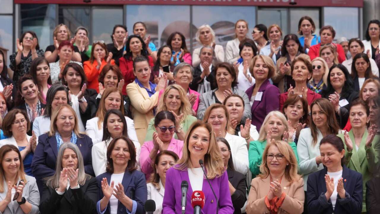 CHP'li kadın vekillerden iddialara sert tepki: Bu karanlık dil bize geri adım attırmaz!