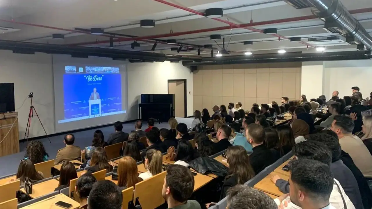 Öğretmenlerin isyanı: Bir dilim kekle öğle arasını geçiriyoruz