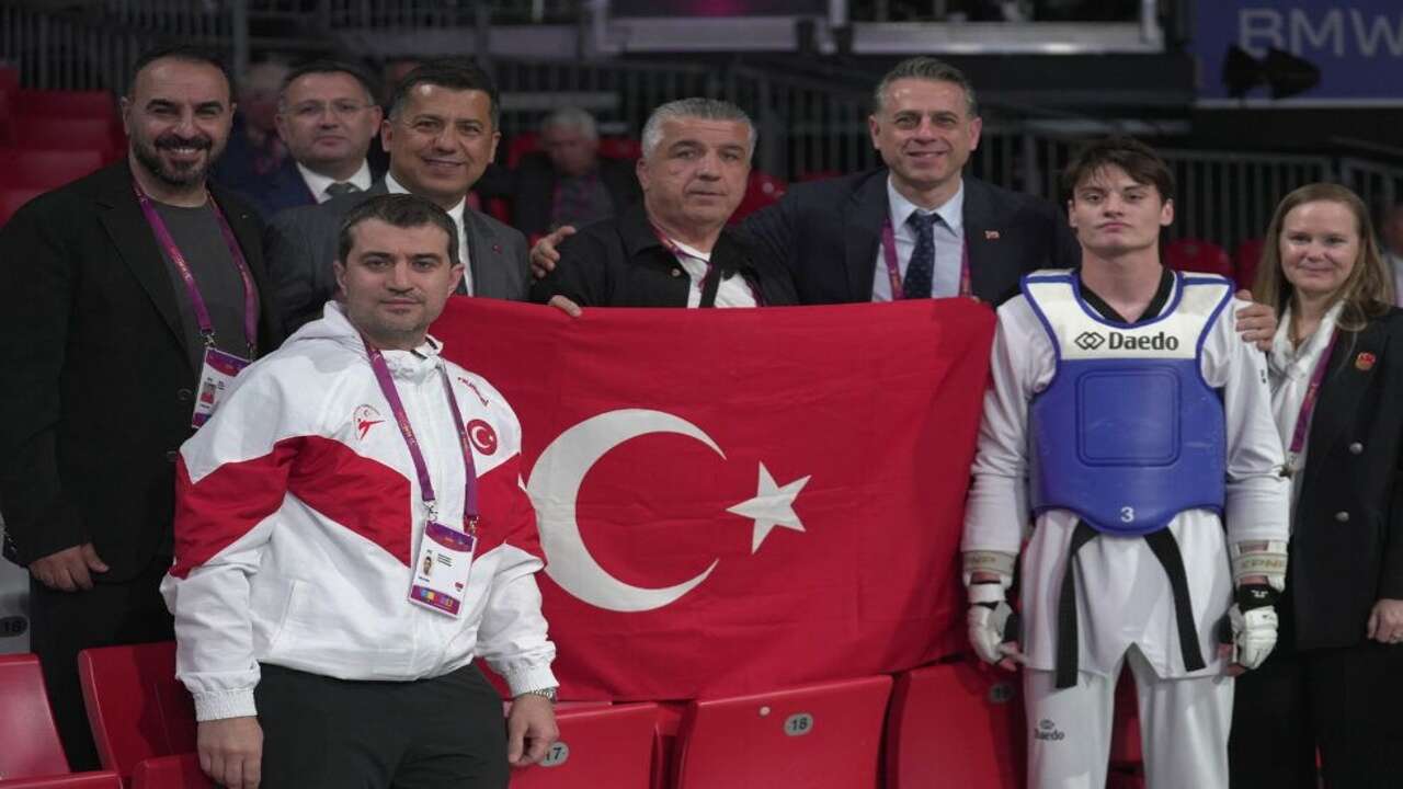 Milli taekwondoculardan Avrupa’da çifte şampiyonluk