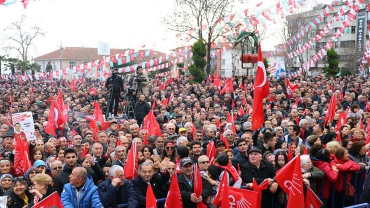 Özgür Çelik açıkladı: Her çarşamba yürüyüş!