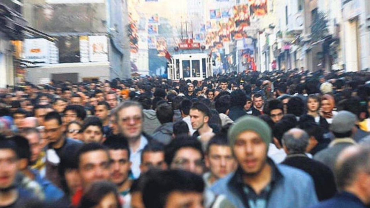 TÜİK Gençlik Raporu: Türkiye yaşlanıyor, gençler 'yapay zekâ' ve 'hizmet' diyor!
