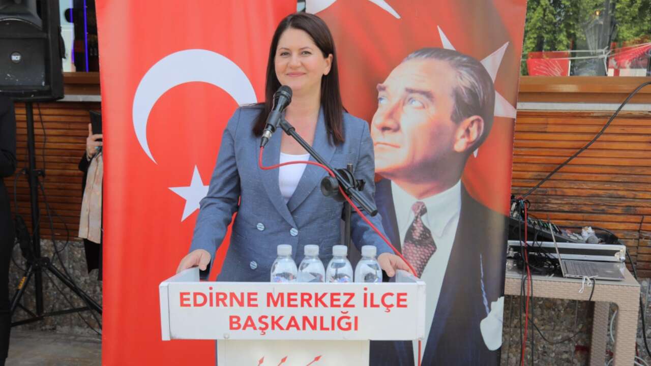 AK Parti'ye katılacağı iddia edilen başkandan açıklama: Buradayız, geri adım atmıyoruz