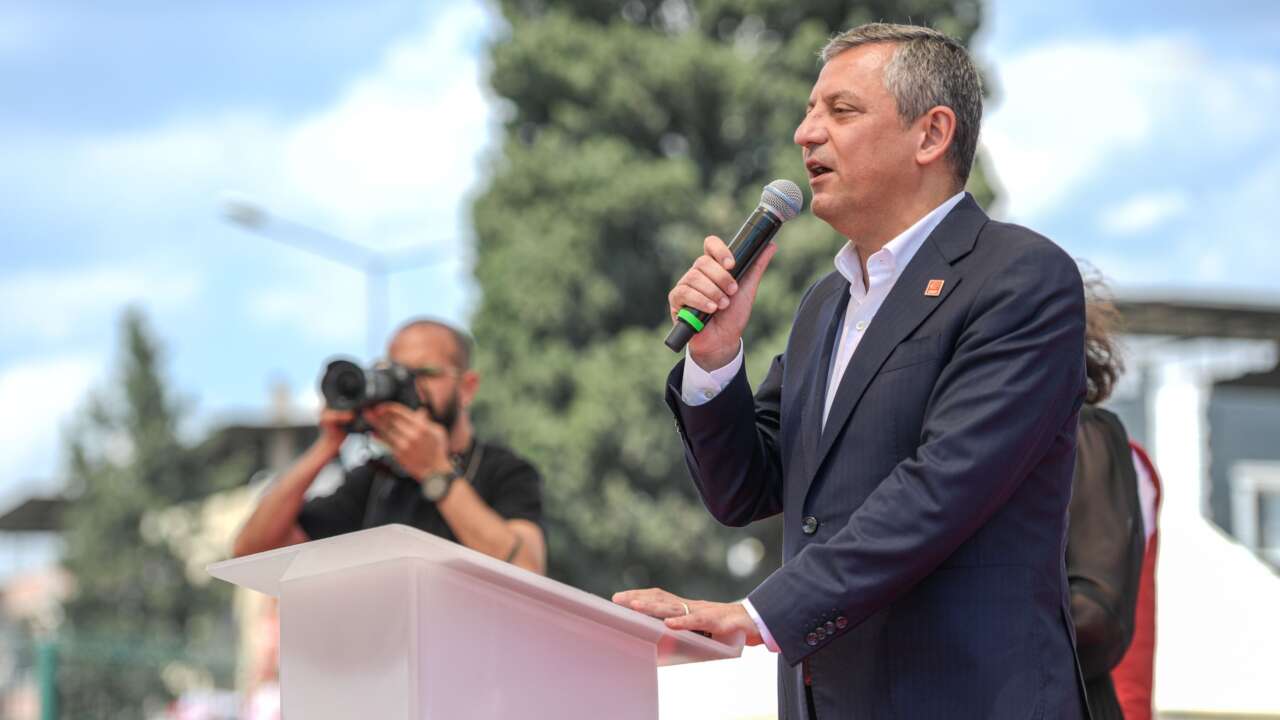 Özgür Özel, Eyyüp Kadir İnan'a tepki gösterdi; Erdoğan'a seslendi: Ya sen haddini bildir ya da İzmir bildirecek