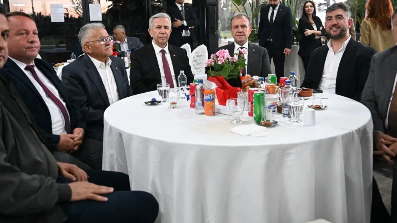TKB’de sürpriz uzlaşı: Mansur Yavaş ile AK Partili aday el sıkıştı