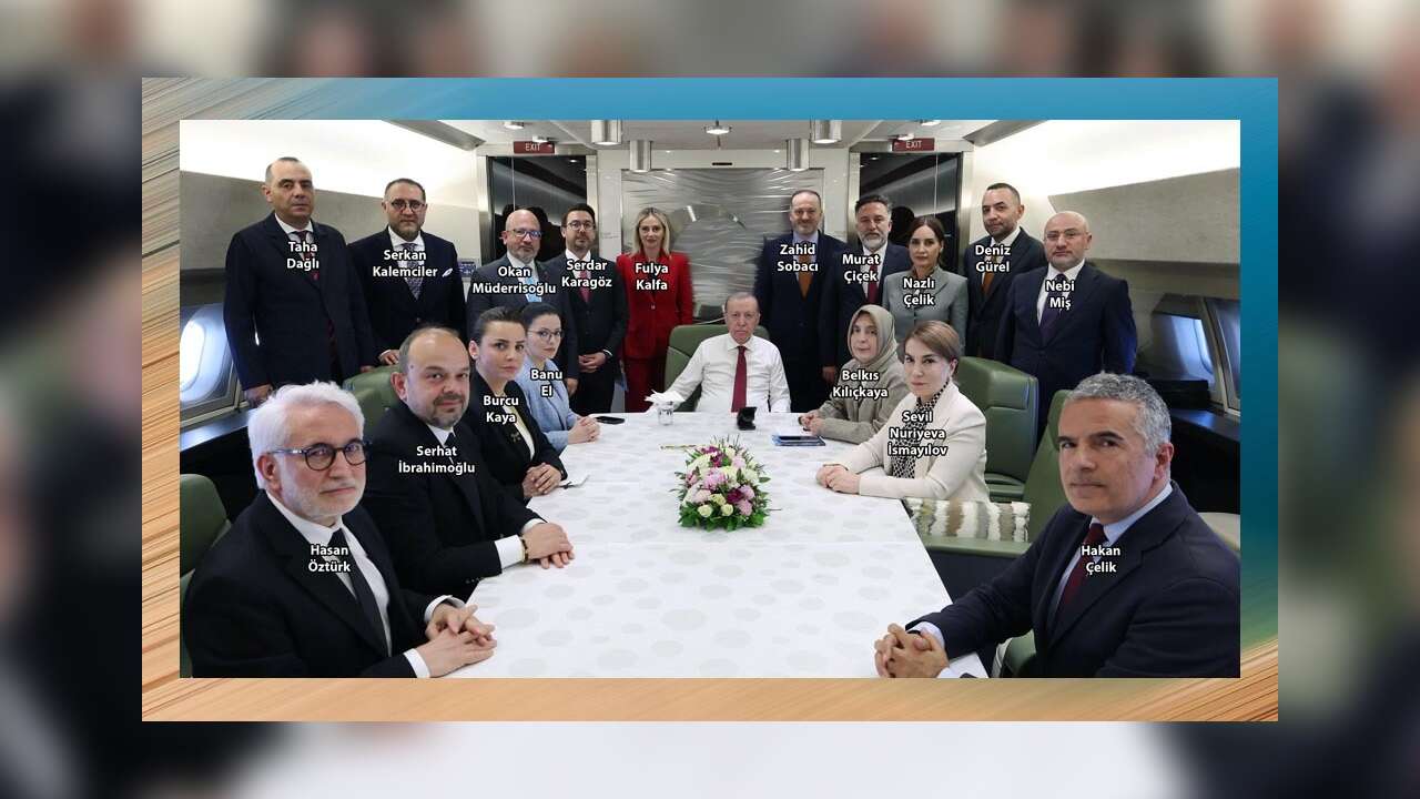 Uçaktaki partili gazeteciler