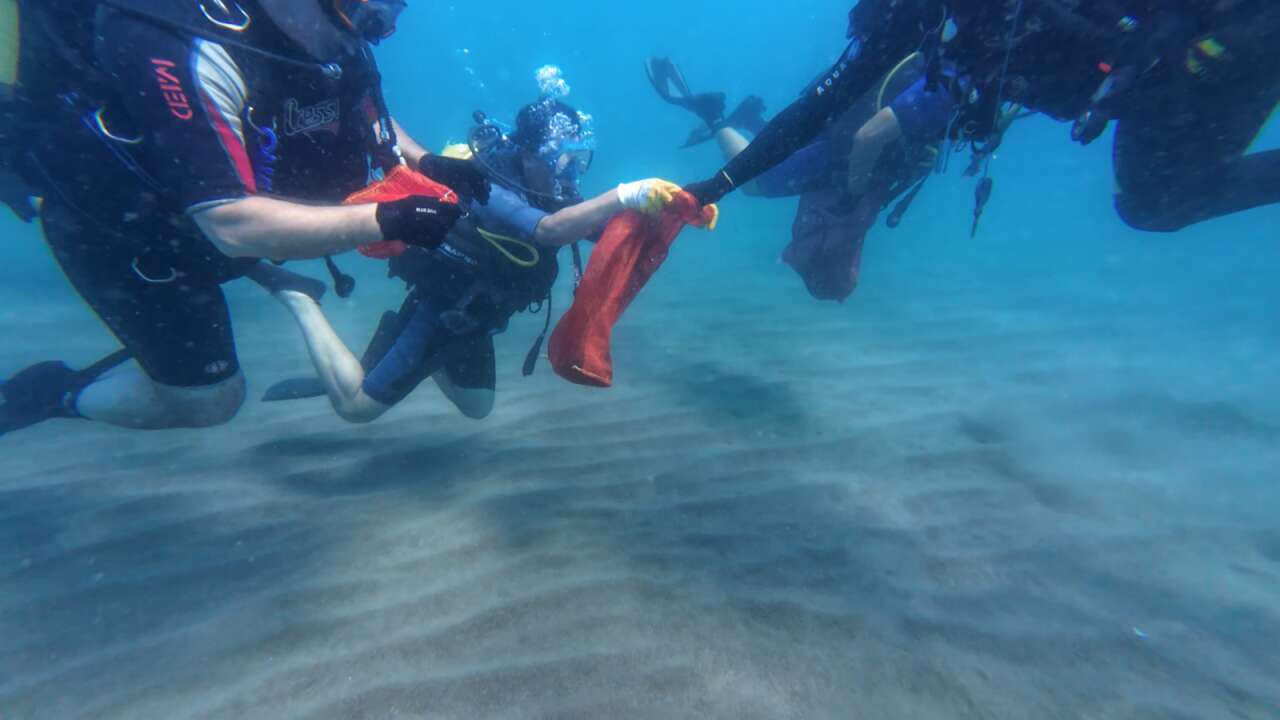 Konyaaltı’nda deniz temizliği tamamlandı: Akdeniz’den 20 ton atık çıkarıldı