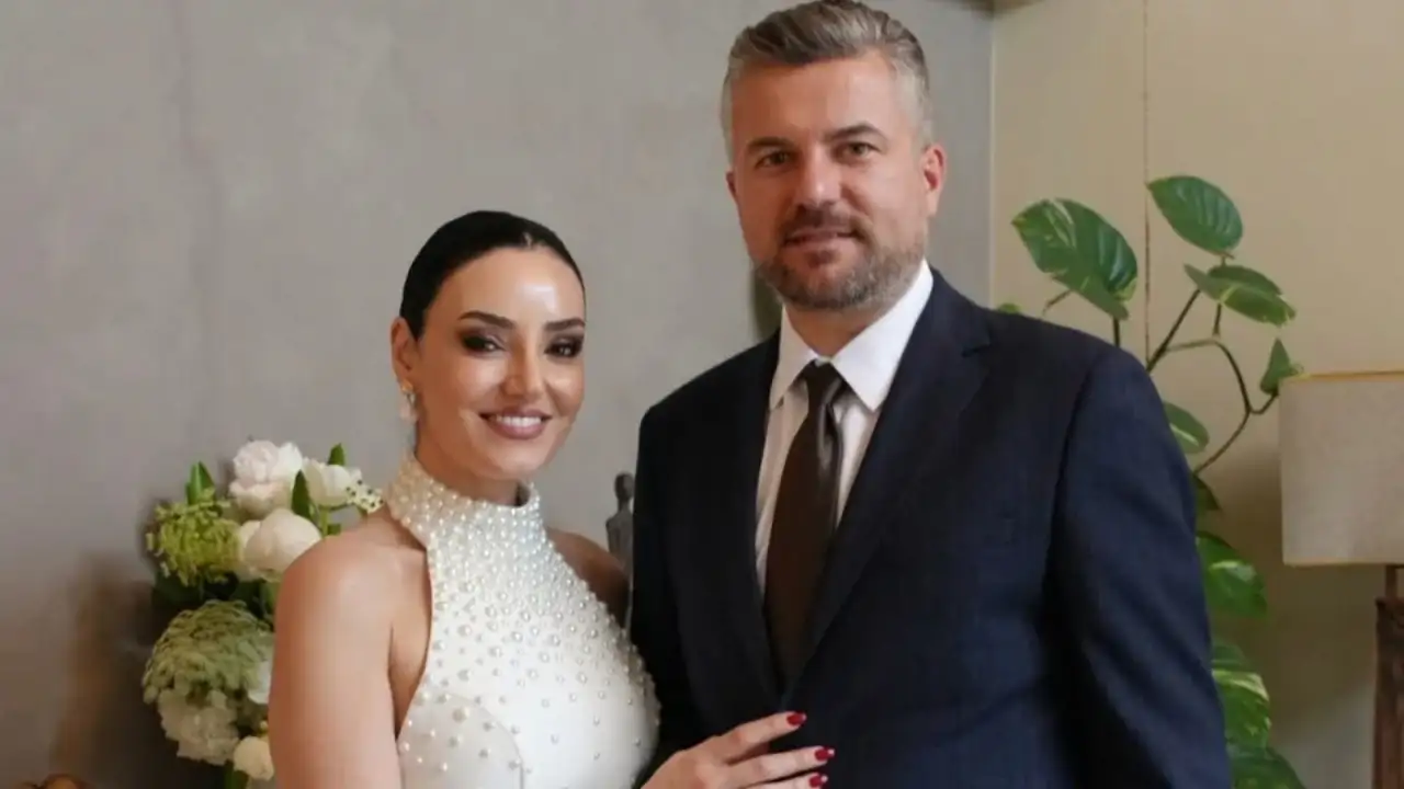 Sevcan Orhan yüzük taktı: Belediye başkanıyla nişanlandı
