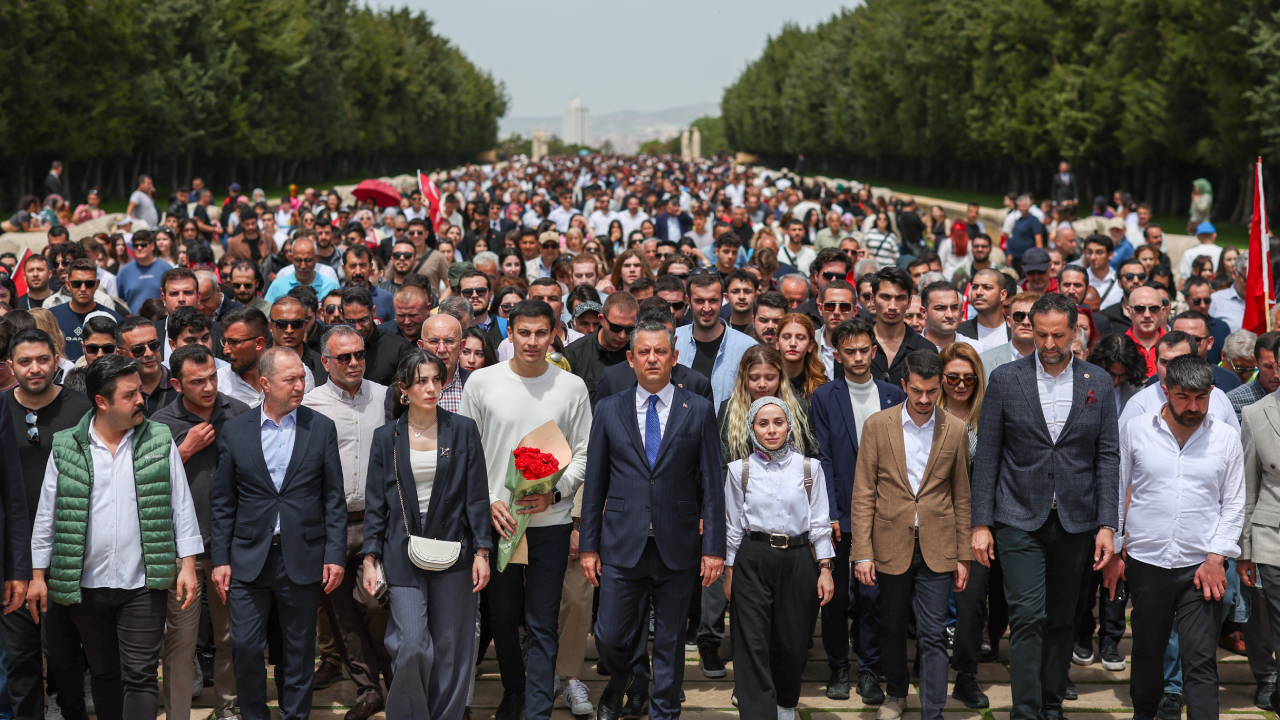 CHP'den 19 Mayıs programı: Özgür Özel, gençlerle birlikte Anıtkabir’e yürüyecek