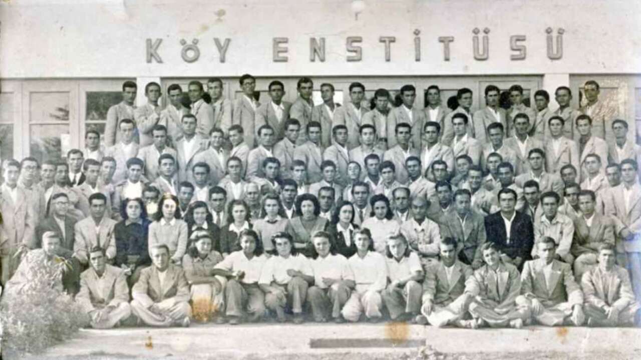 Hakikat ile hamaset arasında tarih