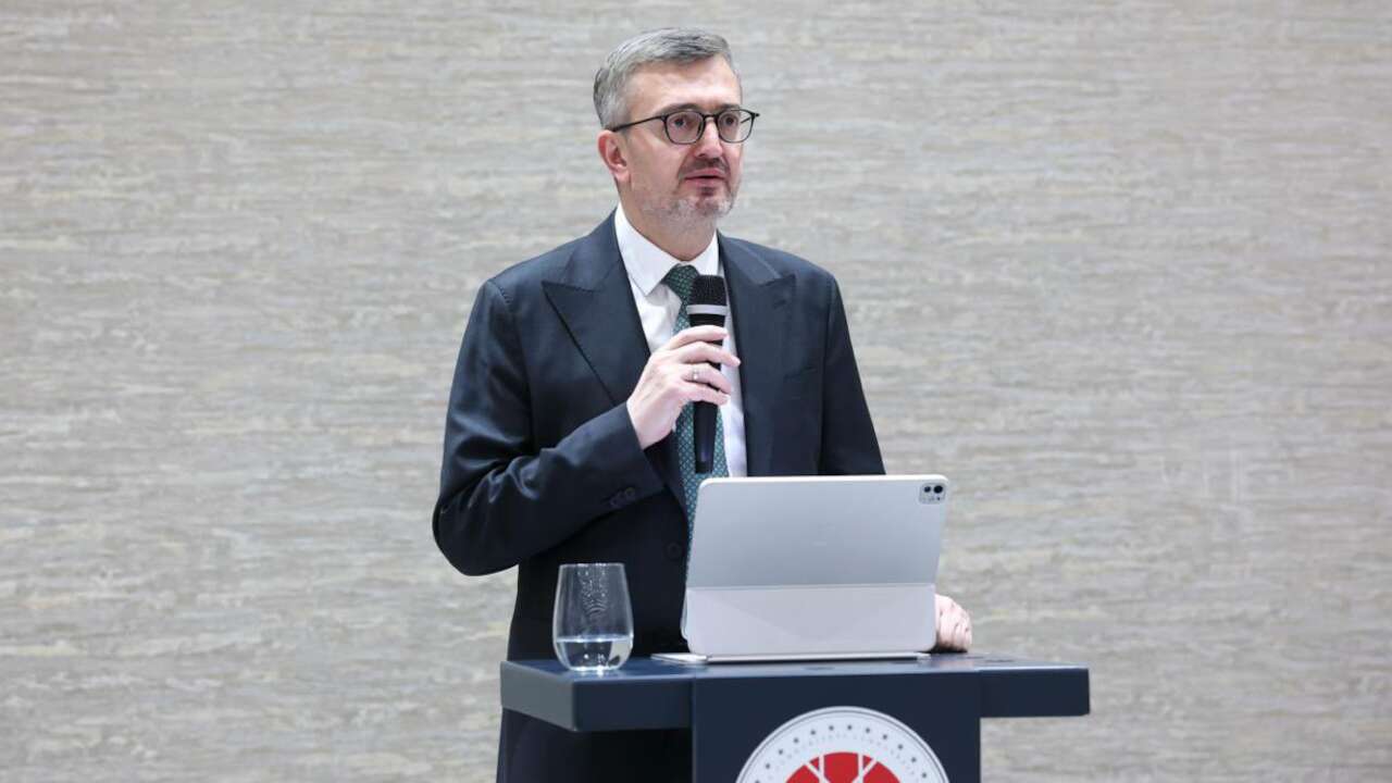 Burhanettin Duran: FETÖ iltisaklı 1352 hesaba erişim engeli getirildi