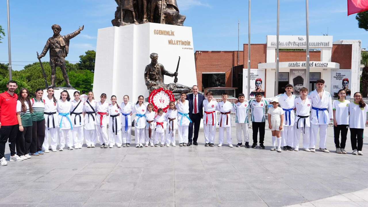 Manisa’da 19 Mayıs coşkusu meydanlara taşındı
