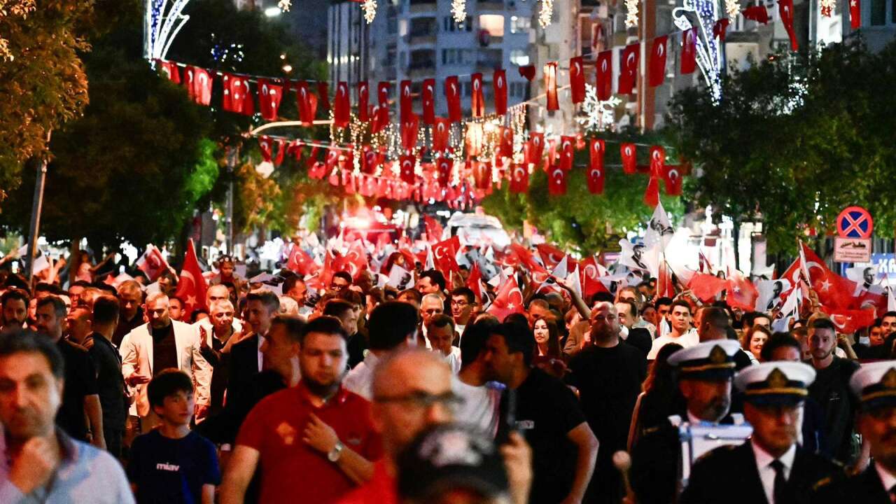 Manisa’da 19 Mayıs kutlamalarında binlerce kişi tek yürek oldu