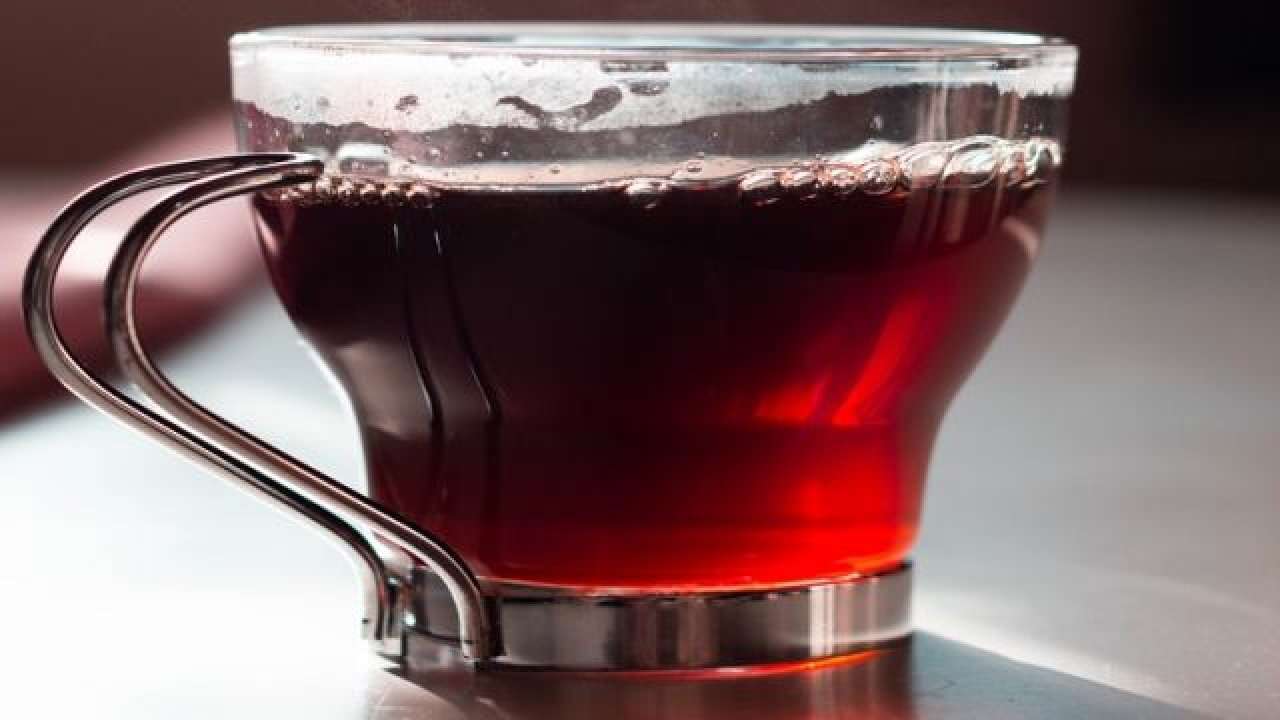 Çay demlerken herkesin yaptığı hata! Kansere davetiye çıkarıyormuş