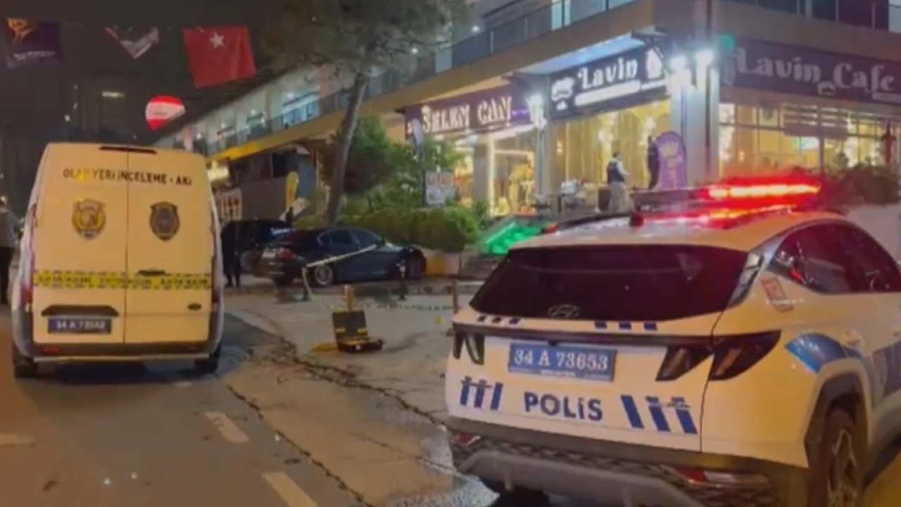 Beylikdüzü'nde kafeye silahlı saldırı: Müşteriler içerideyken kurşun yağdırdı!