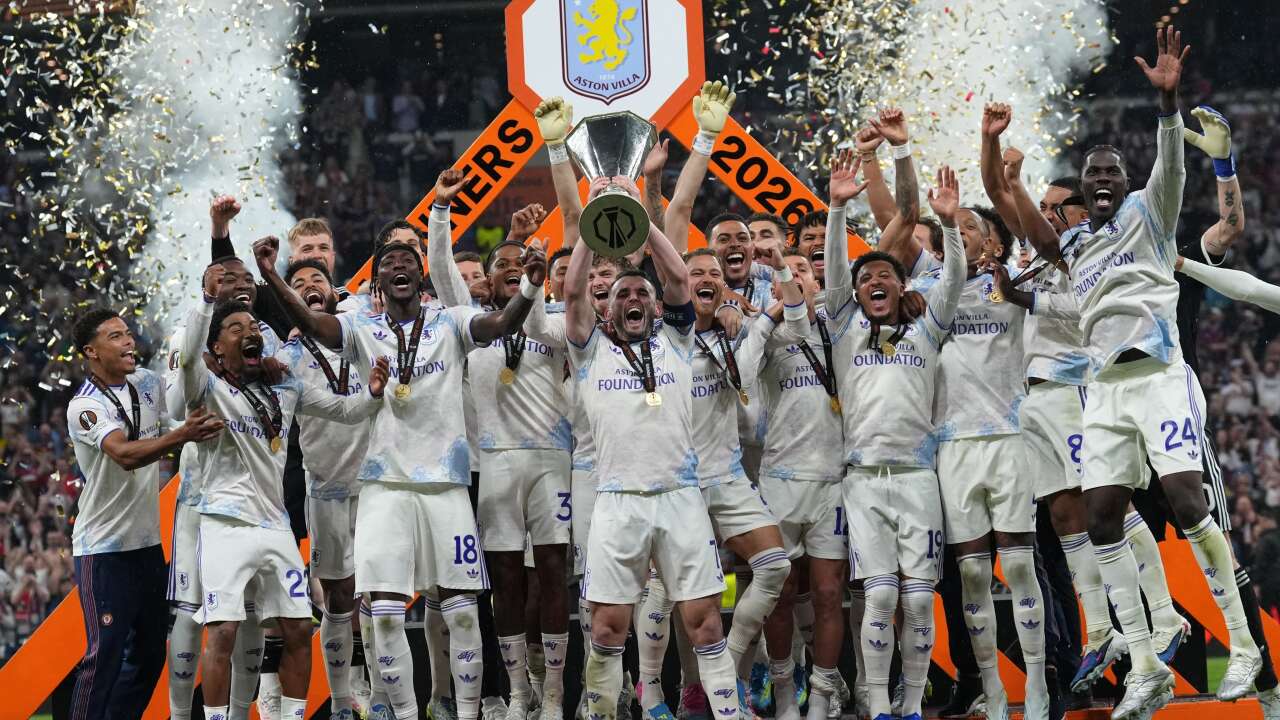 Dolmabahçe'de tarihi gece: Freiburg’u deviren Aston Villa, 30 yıl sonra kupaya uzandı!