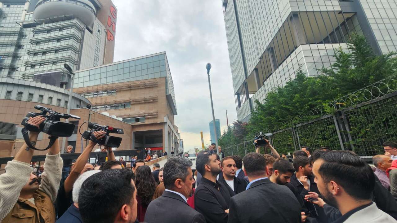 CHP Genel Merkezi'ne icra memurları geldi: Butlan kararı teslim edilecek!