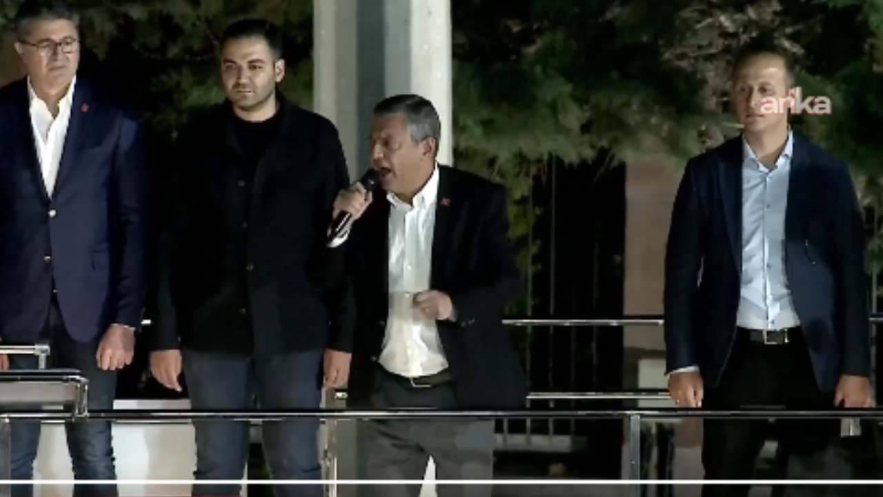 'Butlan'a karşı kitlesel nöbet: Yurttaşlar Genel Merkez önünde toplandı