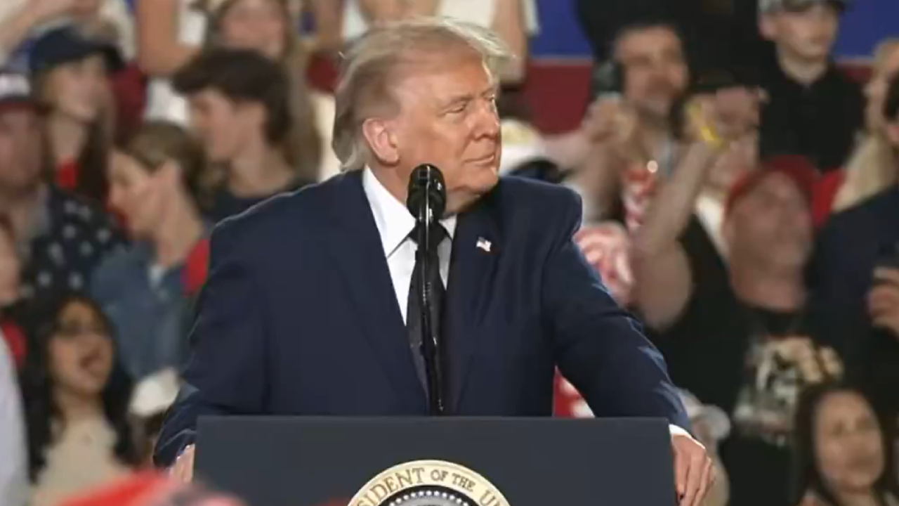 Trump'ı şoke eden protesto: 'Annene git'