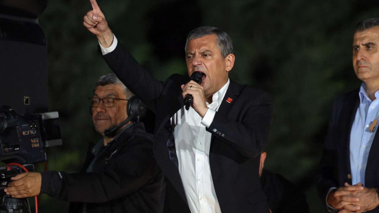 Özgür Özel 