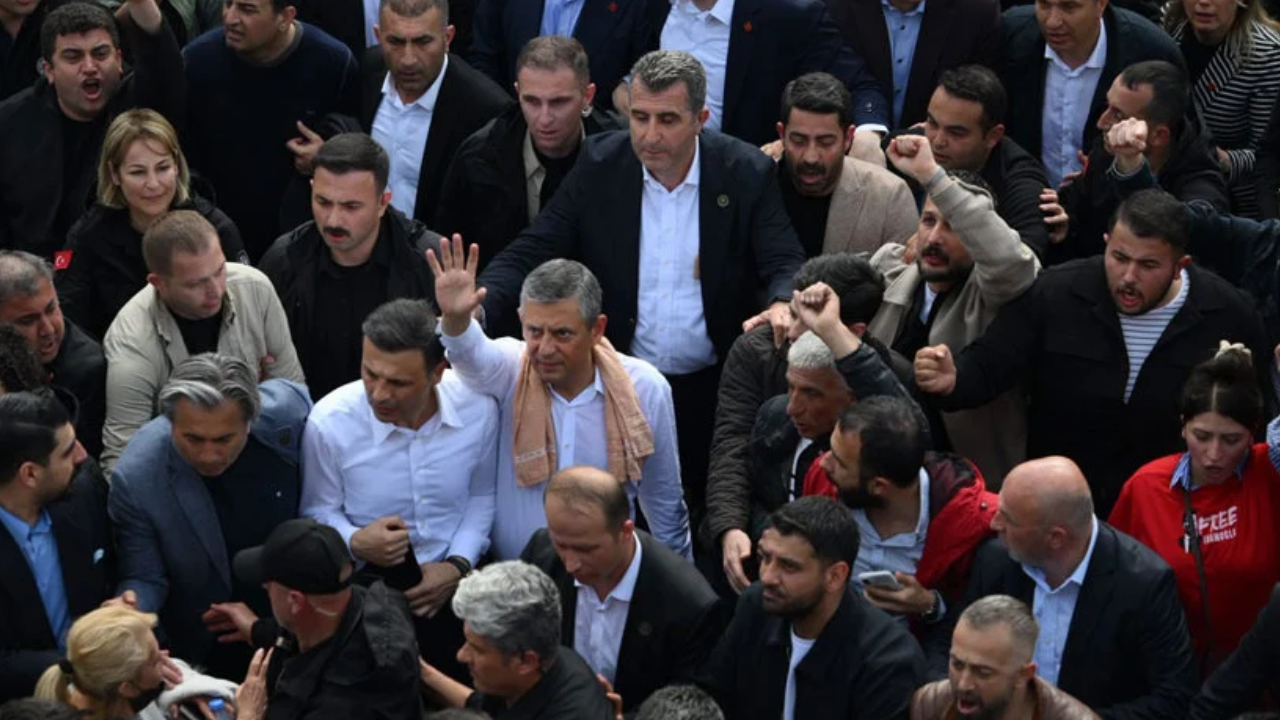 TİP'ten Özgür Özel'in Meclis yürüyüşüne çağrı: 'Saray’ın kuklası kayyımı tanımıyoruz'