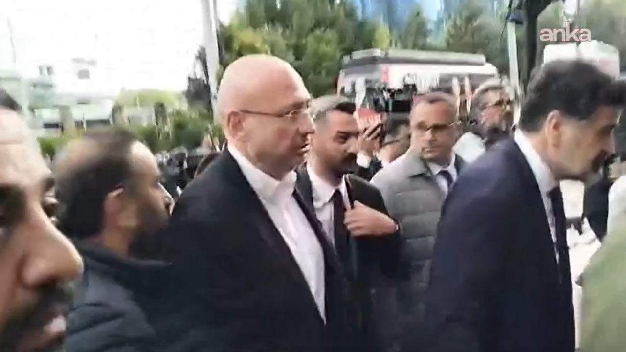 Kılıçdaroğlu'nun avukatı Celal Çelik polis eşliğinde CHP Genel Merkez'e girdi