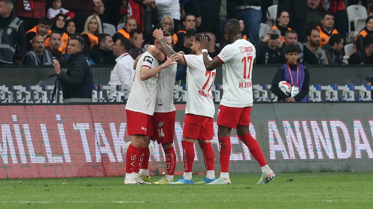 Süper Lig'e yükselen son takım belli oldu