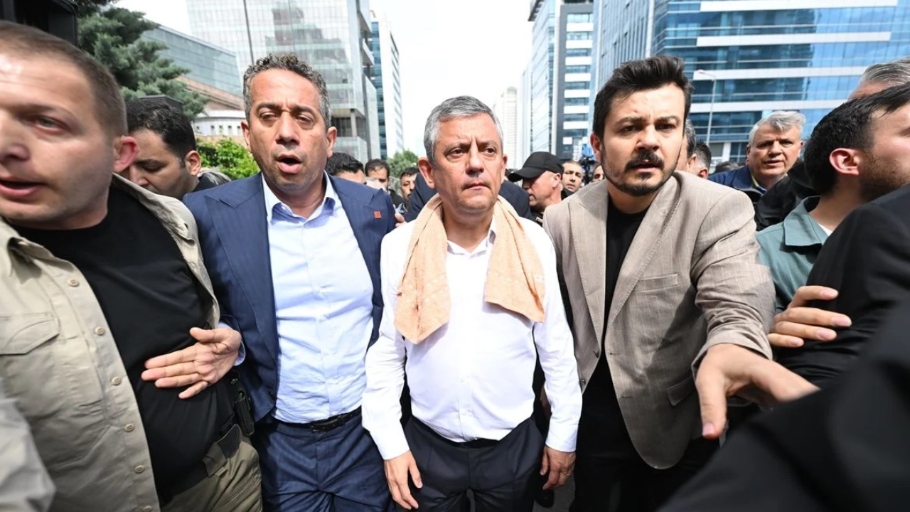 'CHP İletişim' hesabı 'Özgür Özel İletişim' oldu