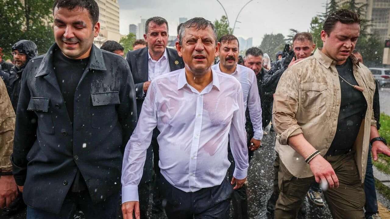 Muhundulu Hüseyin yıllar sonra Özgür Özel'in karşısına mı dikildi?